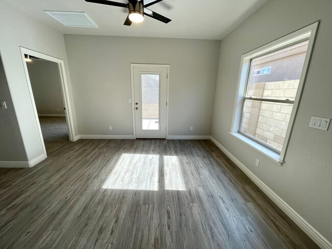 Building Photo - Beautiful 3 Bedroom 2 Bathroom Home!