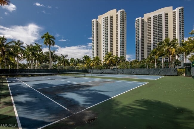 Building Photo - 3000 Oasis Grand Blvd