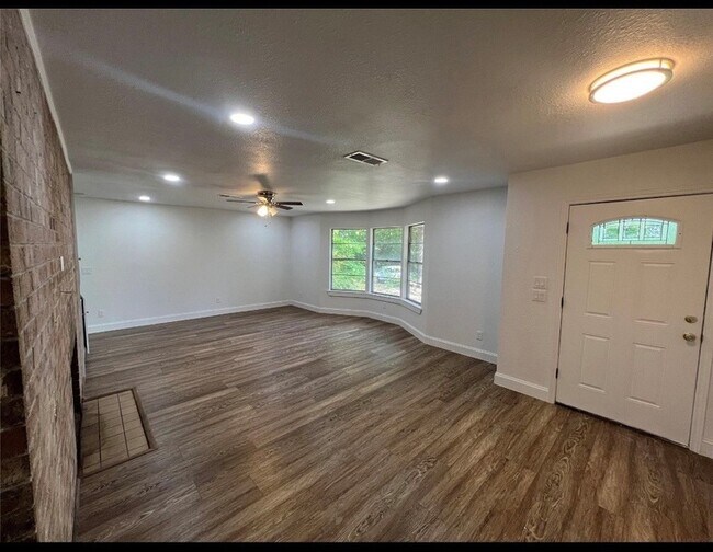 Building Photo - 7012 TX-56