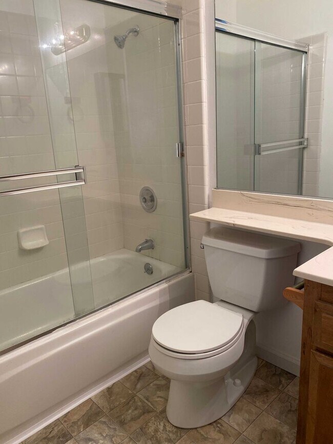 Building Photo - 4819 Suncrest Way