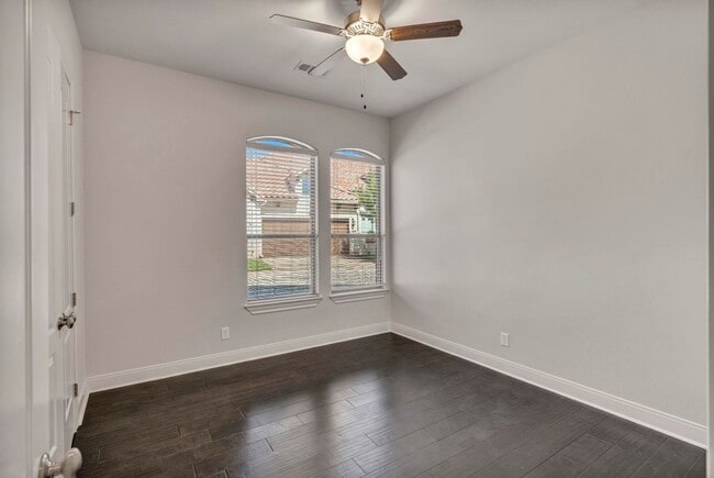 Building Photo - 306 Enclave Cir