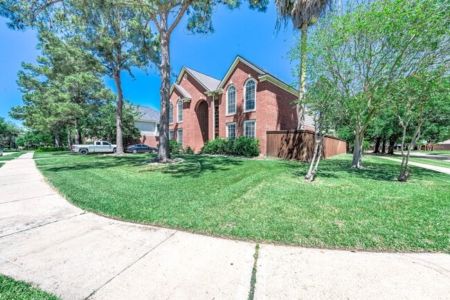 Building Photo - 7902 Feather Springs Dr