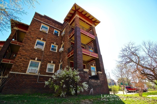 Building Photo - Charlotte Manor