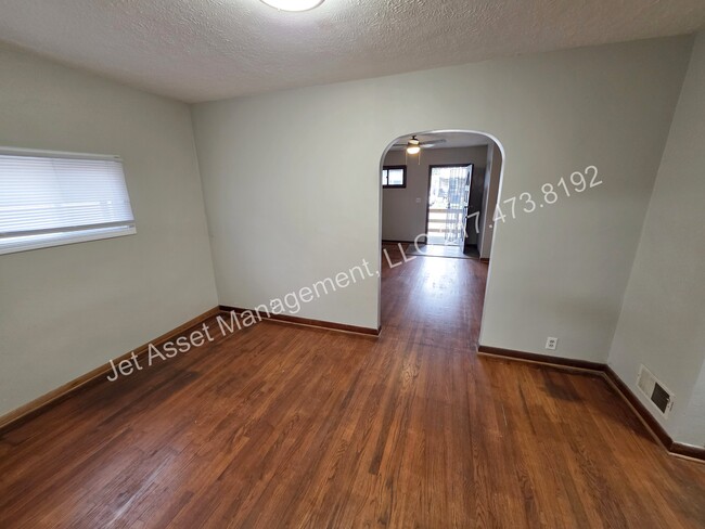 Building Photo - 3 bed house for RENT