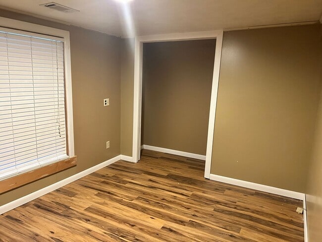 Building Photo - 310 Macks Dr