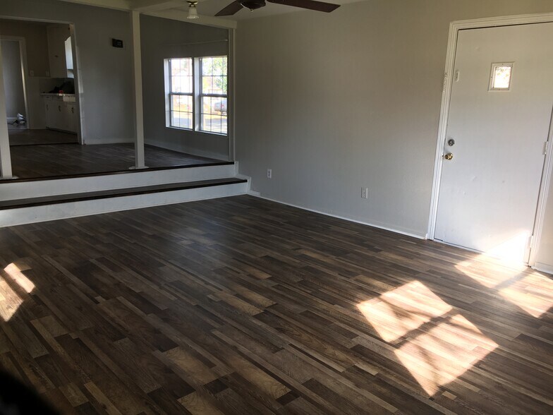 Building Photo - 1404 N Rockwall St