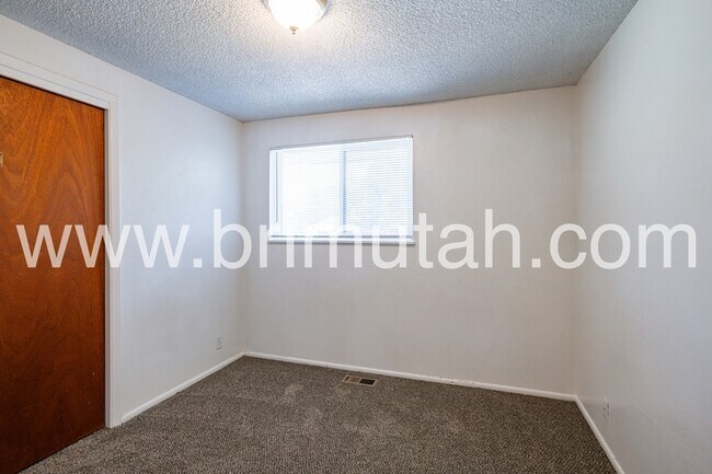 Building Photo - 656 E 5640 S