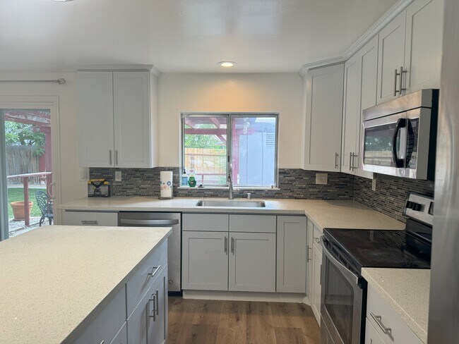 Building Photo - 2460 Brookside Way