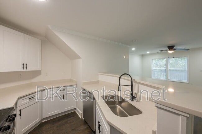 Building Photo - 2027 Lois Pl NW