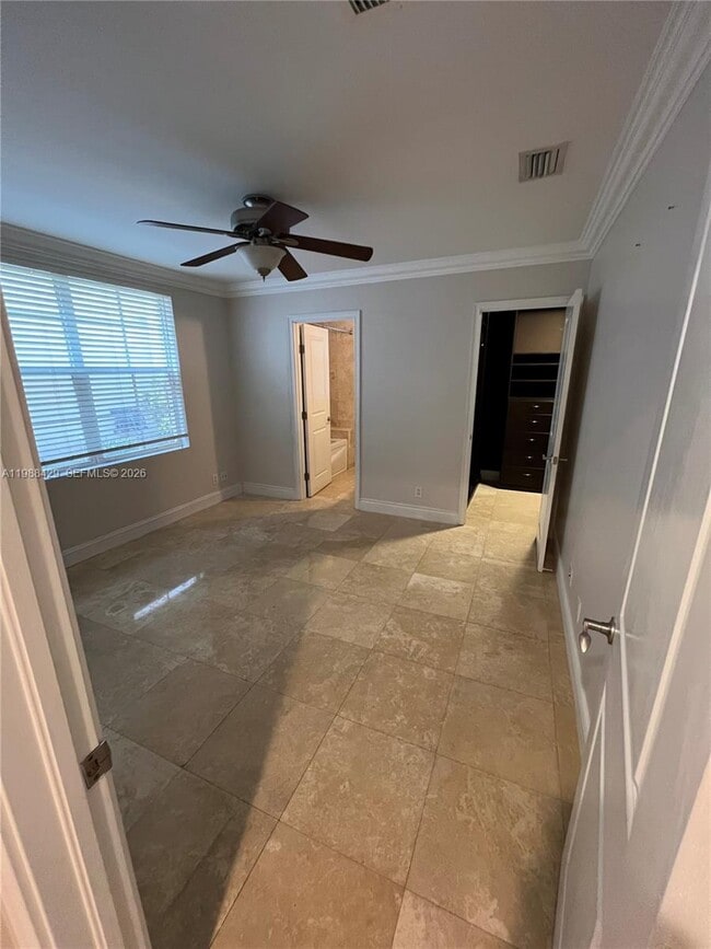 Building Photo - 481 Menendez Ave