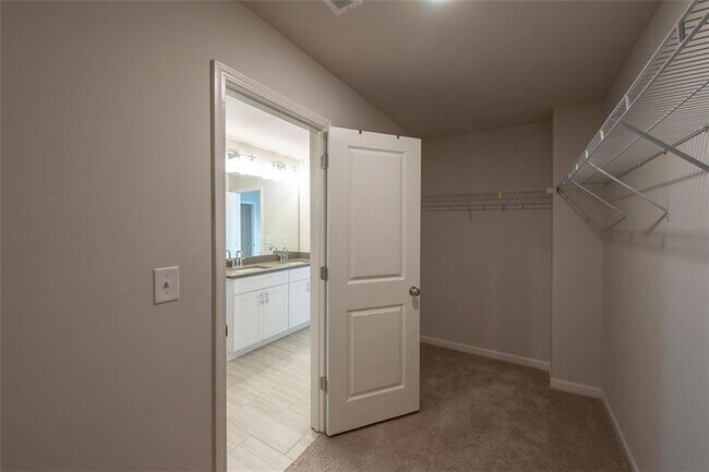 Building Photo - 4013 Park Ln