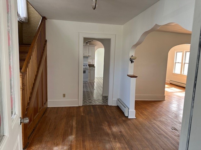 Building Photo - 9 S Seward Ave