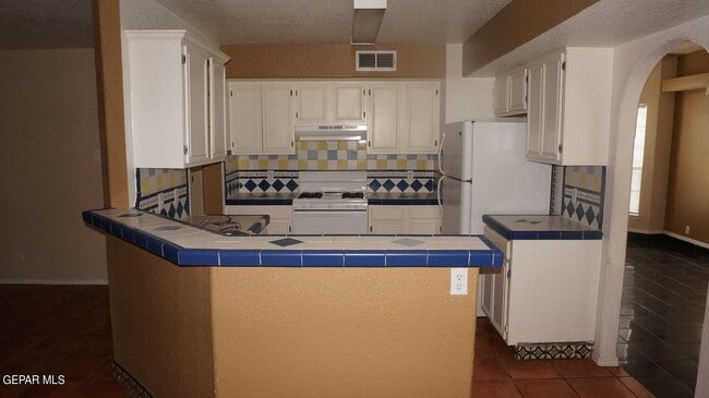 Building Photo - 1801 Garden Gate Way