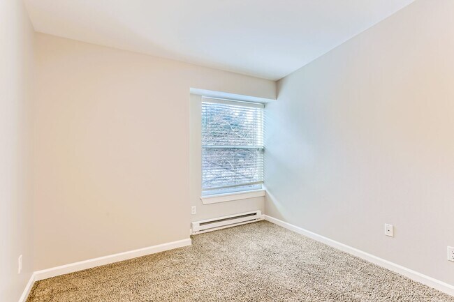 Building Photo - AVAILABLE AUGUST 1, 2026 >> Stunning 2BR/2BA Condo For Rent in Bellevue!! W/S/G Included!!!