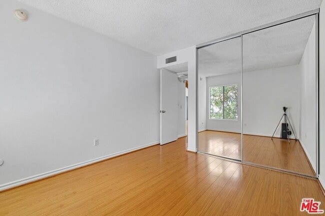 Building Photo - 18350 Hatteras St