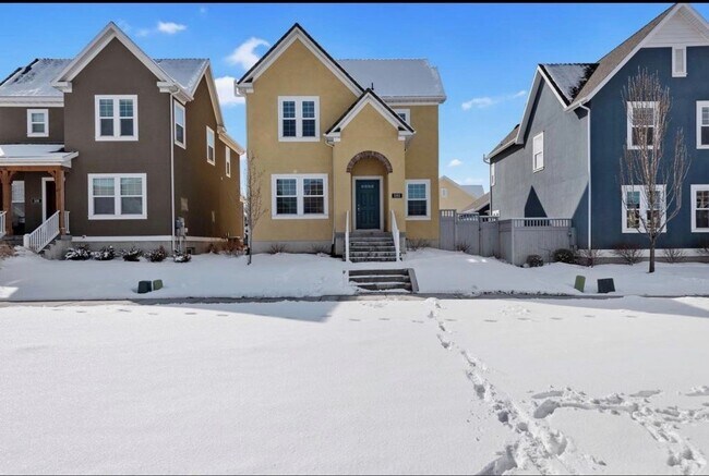 Building Photo - Great Daybreak Home Available March 1!