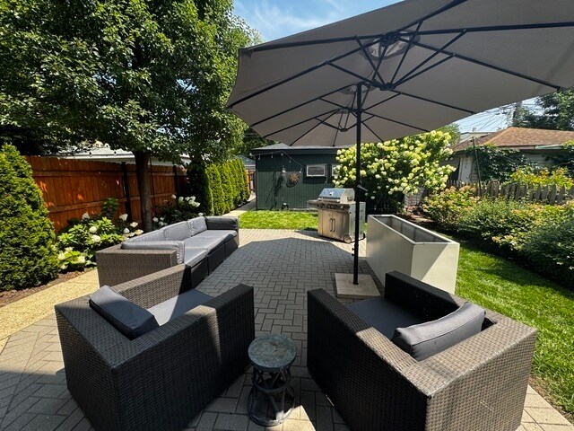 Building Photo - 2447 N Mozart St