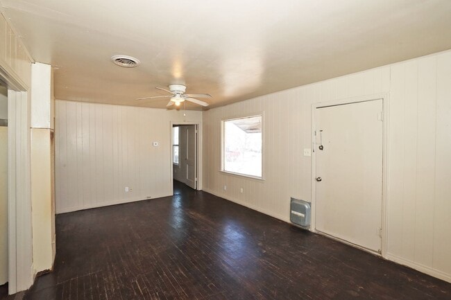 Building Photo - 106 N Virginia St