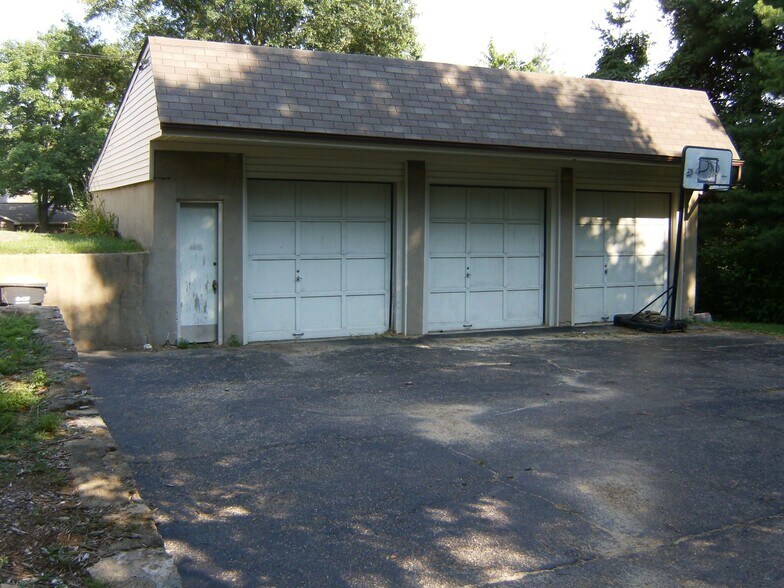 Building Photo - 3317 Cooper Rd