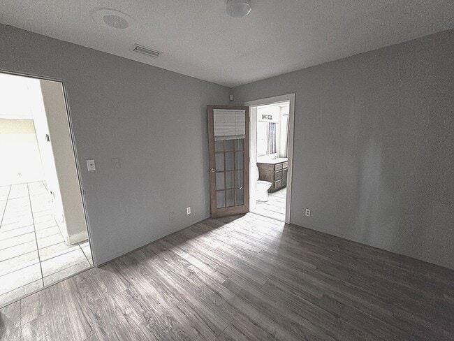 Building Photo - Charming 2-bedroom, 2-bathroom home
