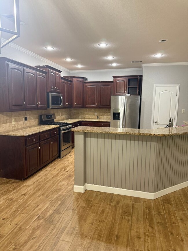 Building Photo - Beautiful 3 Bedroom and 2 Bathroom House