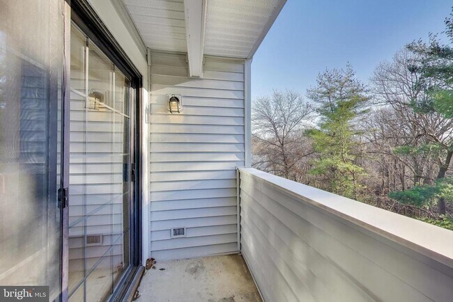 Building Photo - 1639 Carriage House Terrace