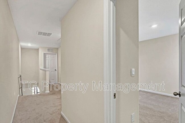 Building Photo - 443 Coastline Way