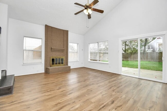 Building Photo - 1111 W Brompton Dr