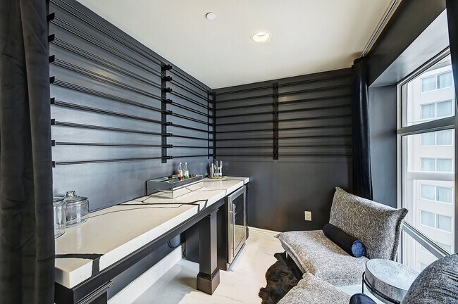 Building Photo - Modern High End Luxury Condo in Uptown Charlotte