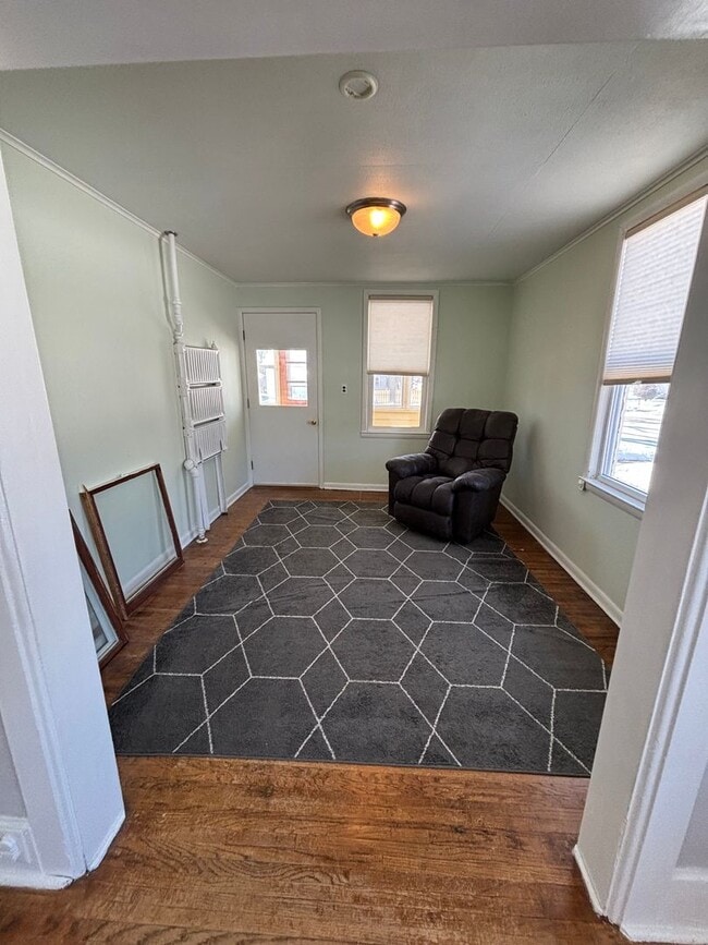 Building Photo - Must-See Rental! 2 bed, 1 bath La Crosse H...