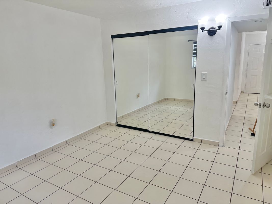 Building Photo - 4655 Palm Ave