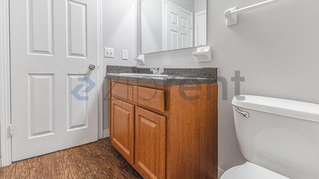 Building Photo - 813 Golf View Pl