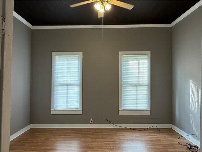 Building Photo - 910 Bunton Ln