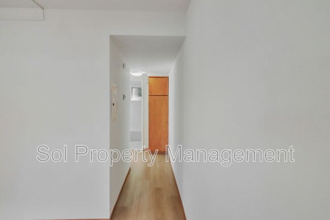 Building Photo - 5 Treanor St