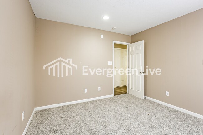 Building Photo - 2004 Lisa Walk Dr