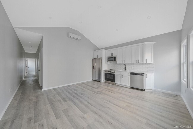 Building Photo - 224 Amber St