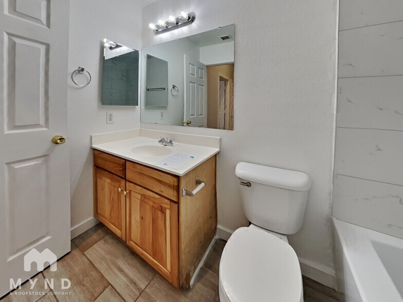 Building Photo - 3811 S 74th Dr