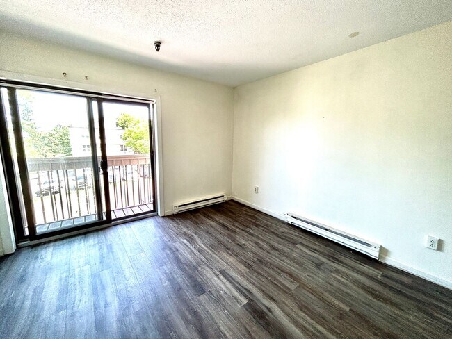 Building Photo - 37 S Williams St