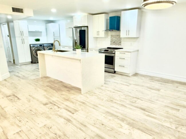 Building Photo - 3594 Alder Dr