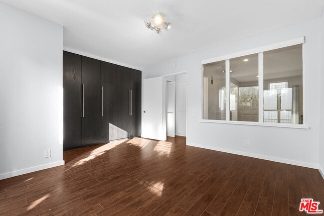 Building Photo - 612 Huntley Dr