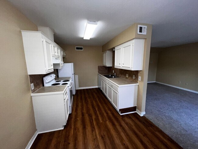 Building Photo - 6537- 6543 Long Meadow