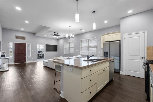 Building Photo - 20061 Torrey Pines Ln