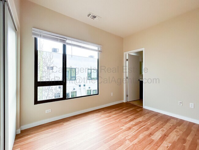 Building Photo - 203 Palisade Dr