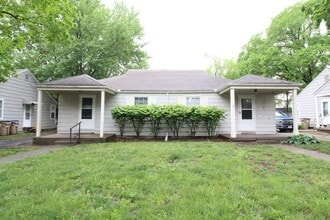 Building Photo - One Bedroom Duplex in North Kansas City