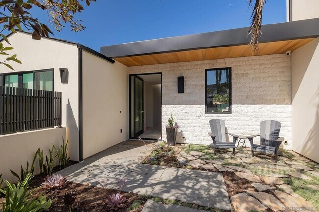 Building Photo - 8166 Paseo Del Ocaso