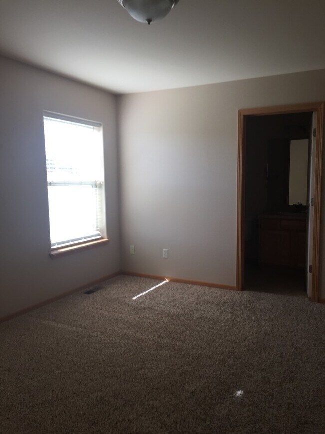 Building Photo - 642 Antelope Cir