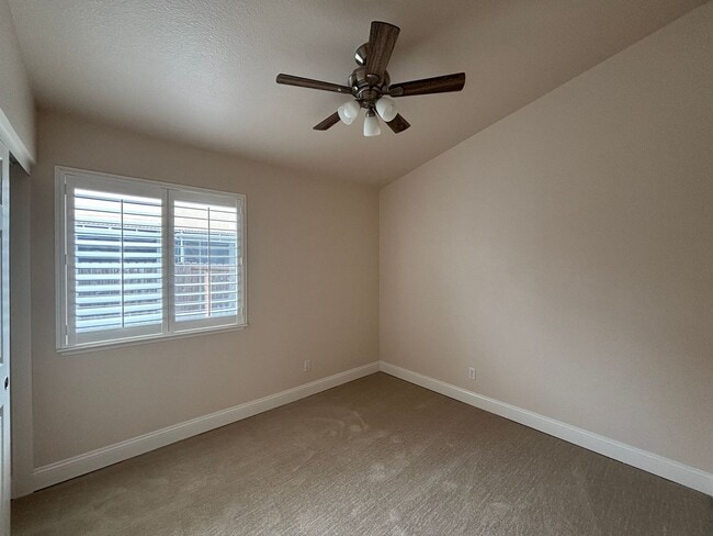 Building Photo - Sharp Home!