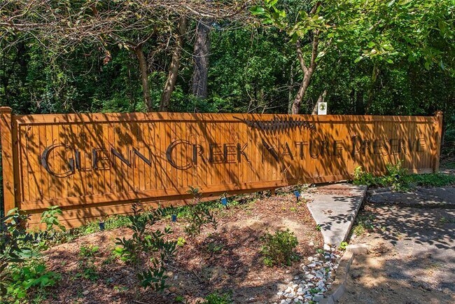 Building Photo - 408 Sycamore Dr