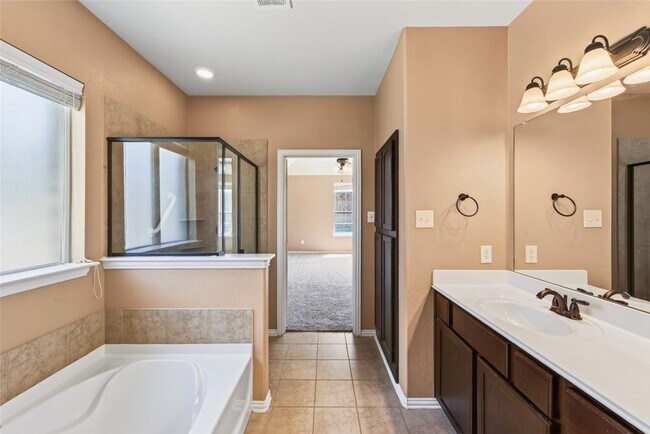 Building Photo - 417 Hackberry Dr