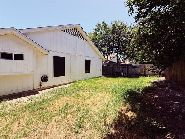 Building Photo - 12314 Thompkins Dr